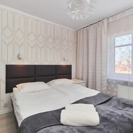 Old Town Kotlarska One-bedroom By Renters Apartman