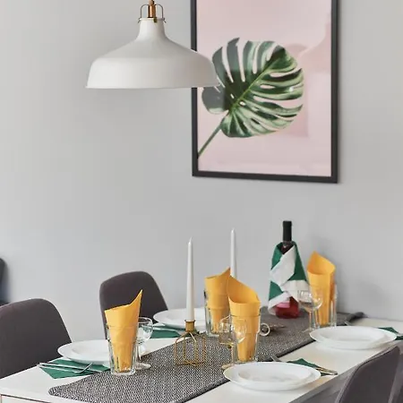 Old Town Kotlarska One-bedroom By Renters Apartment *